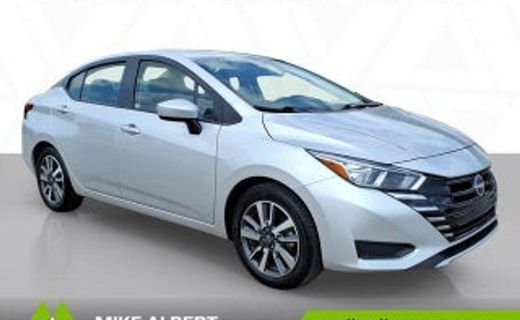 2023 Nissan Versa SR