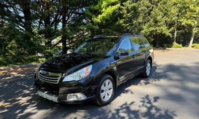 2012 Subaru Outback Limited M R