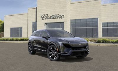2025 Cadillac Optiq Luxury 2