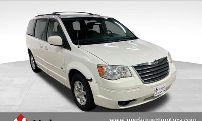 2008 Chrysler Town AND Country Touring Signature