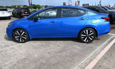 2022 Nissan Versa SR