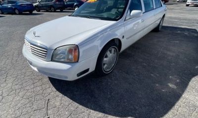2000 Cadillac Commercial Chassis DHS