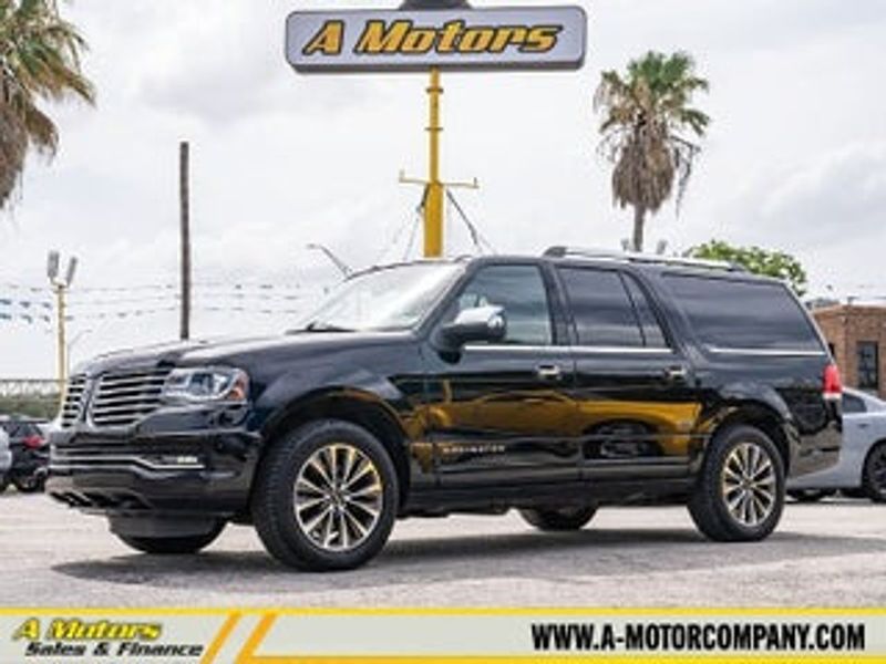 2017 Lincoln Navigator L — a typically priced live listing