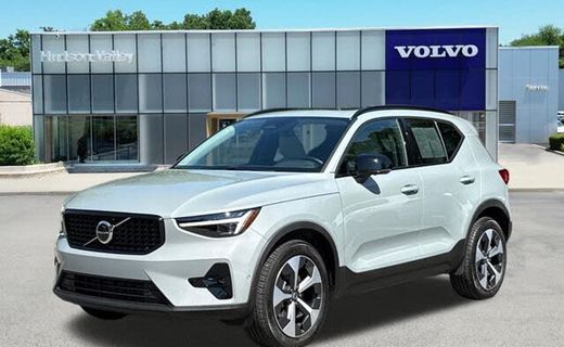 2026 Volvo XC40 Plus Dark
