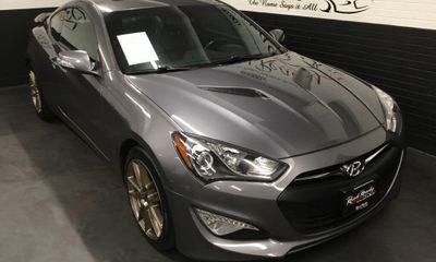 2015 Hyundai Genesis Coupe GLS Middle