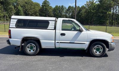 2004 GMC Sierra Base