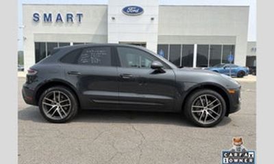 2023 Porsche Macan T