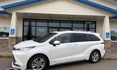 2021 Toyota Sienna XLE 7 Passenger