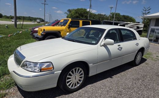 2003 Lincoln Town CAR Executive