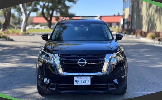 2022 Nissan Pathfinder SV