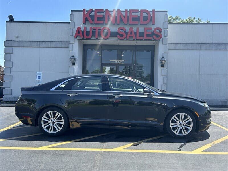 2014 Lincoln MKZ — a typically priced live listing