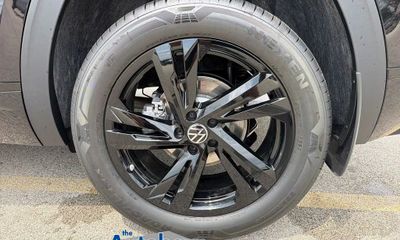 2026 Volkswagen Atlas Cross Sport 4MOTION SEL Black