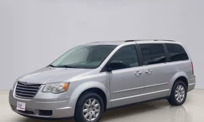 2010 Chrysler Town AND Country RT