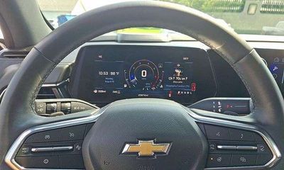 2025 Chevrolet Suburban LT