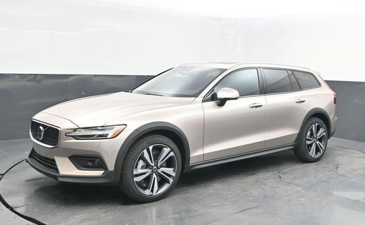 2026 Volvo V60CC Plus
