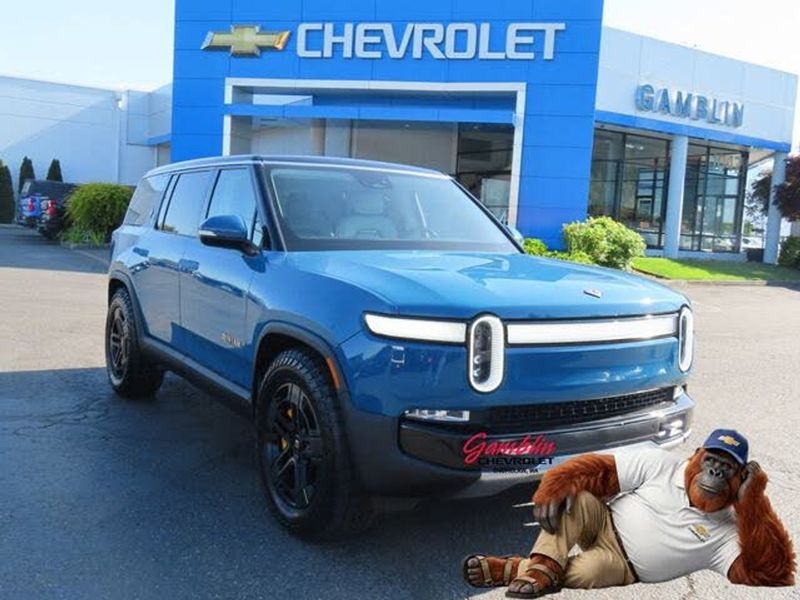 2023 Rivian R1S — a typically priced live listing