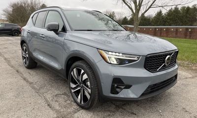 2023 Volvo XC40 Plus Dark