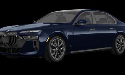 2026 BMW 750e xDrive