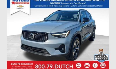 2023 Volvo XC40 Ultimate Dark