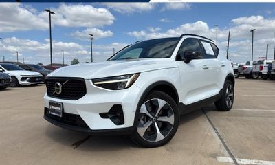 2023 Volvo XC40 Ultimate Dark