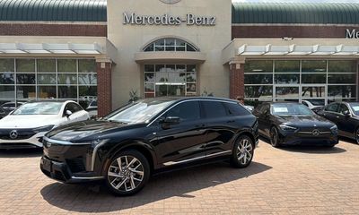 2025 Cadillac Optiq Luxury 1