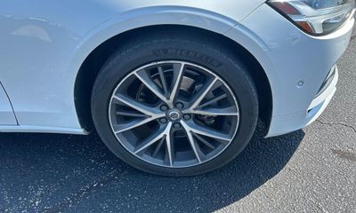 2018 Volvo S90 Momentum