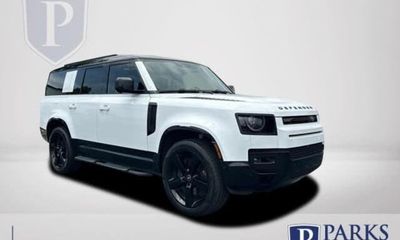 2025 Land Rover Defender 130 SE