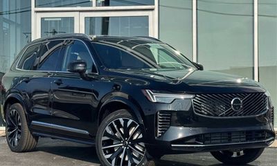 2026 Volvo XC90 Plus Bright