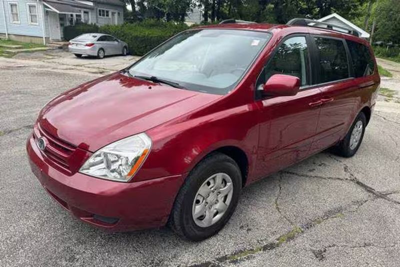 2008 Kia Sedona — a typically priced live listing