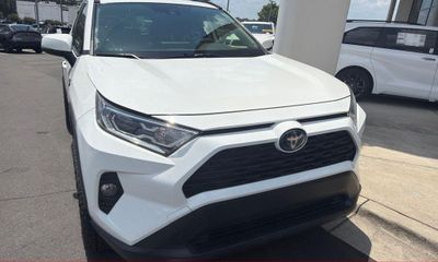 2020 Toyota RAV4 XLE HV