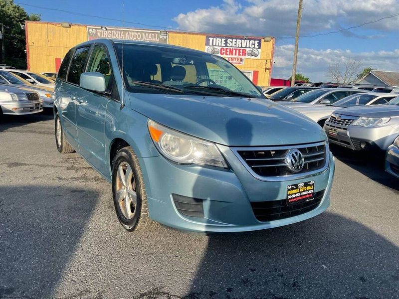 2010 Volkswagen Routan — a typically priced live listing
