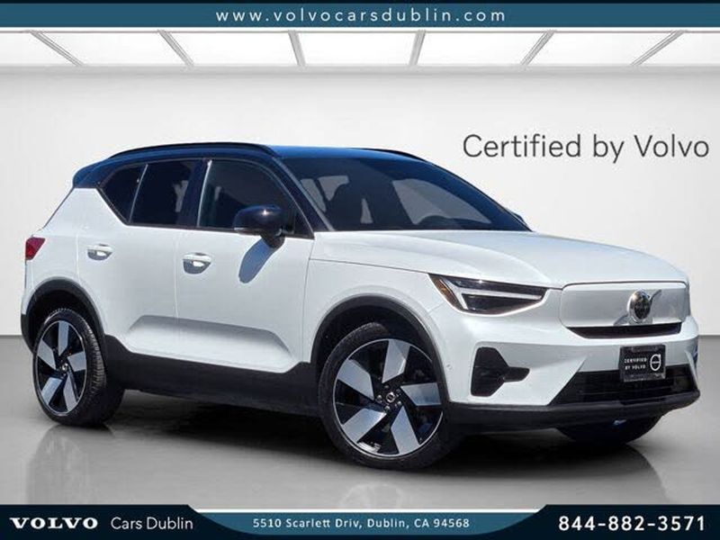 2025 Volvo EX40 — a typically priced live listing