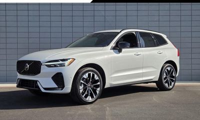 2026 Volvo XC60 Plus Dark