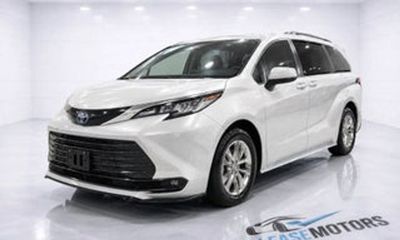 2023 Toyota Sienna LE
