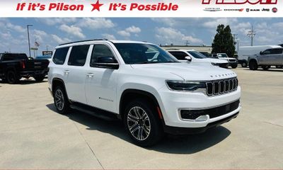 2023 Jeep Wagoneer Base