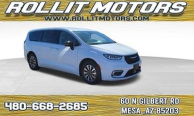 2024 Chrysler Pacifica Select