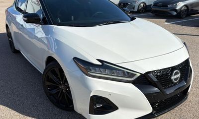 2023 Nissan Maxima SR