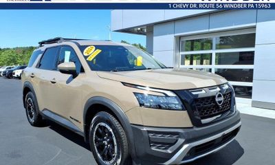 2024 Nissan Pathfinder SV