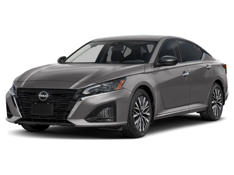2025 Nissan Altima — a typically priced live listing
