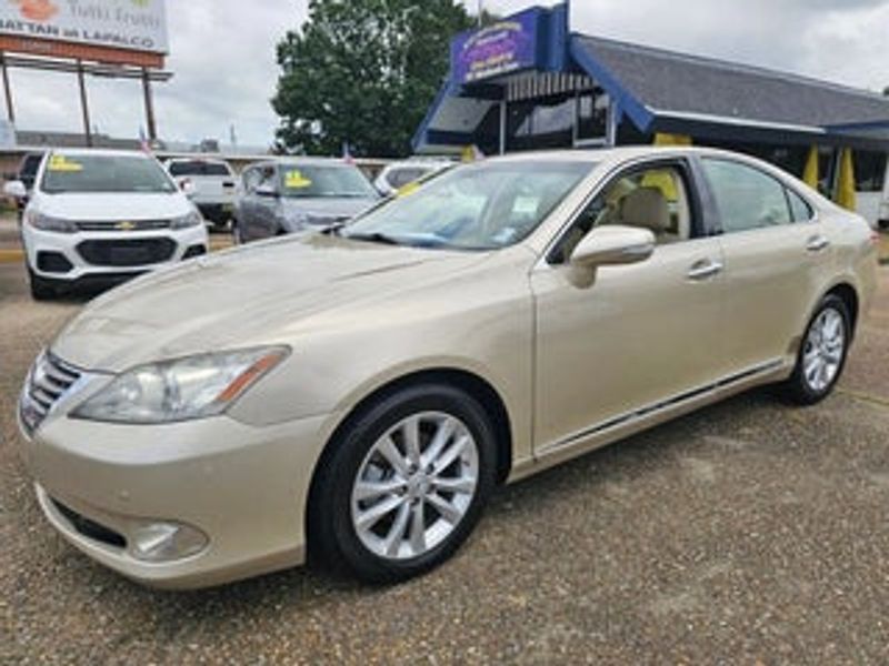 2010 Lexus ES — a typically priced live listing