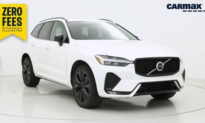 2023 Volvo XC60 Plus Dark