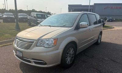 2015 Chrysler Town AND Country