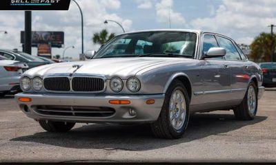 2002 Jaguar XJ8 Series Sedan