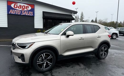 2023 Volvo XC40 Plus Bright