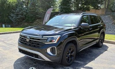 2024 Volkswagen Atlas 4MOTION Peak Edition