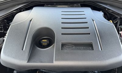 2026 Land Rover Range SE