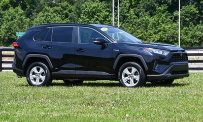 2021 Toyota RAV4 LE HV