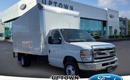 2027 Ford E-450 Base