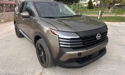 2025 Nissan Kicks MPV SV