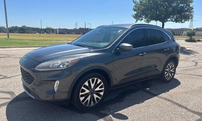 2020 Ford Escape Titanium
